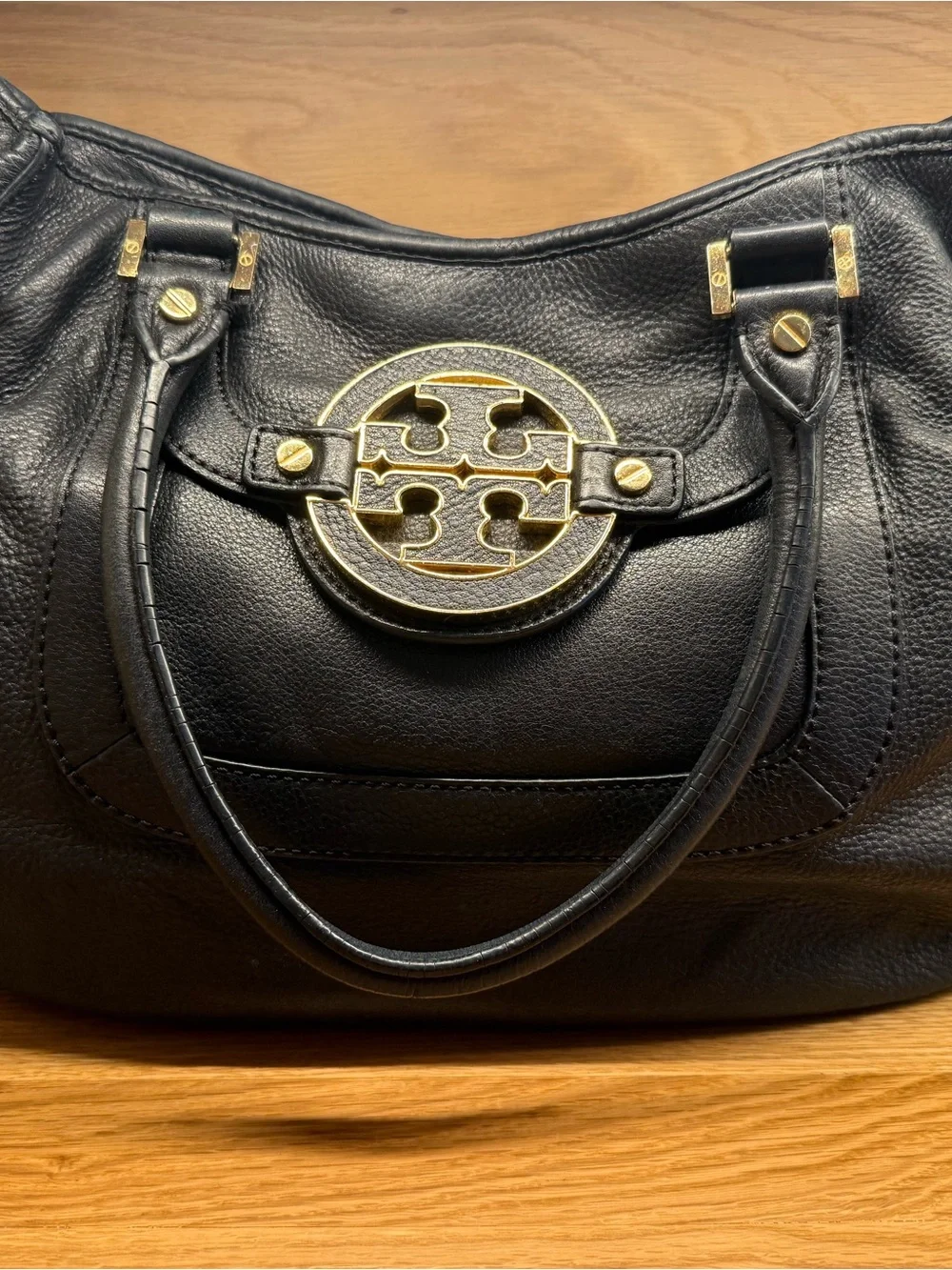 Tory Burch Amanda Hobo Bag Black Pebbled Leather Gold Logo Tote Handbag